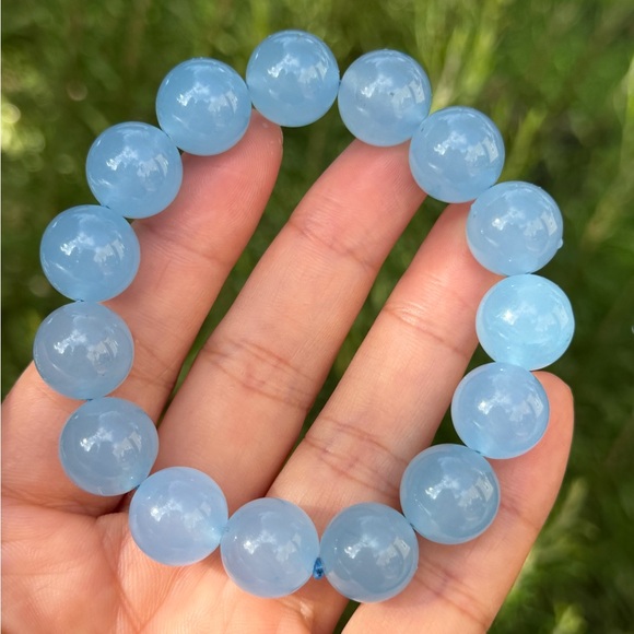 13.5mm stretchable blue chalcedony bracelet 0549 - Picture 4 of 7